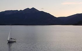 Lake Front Condo 1Bd - Fully Remodeled!